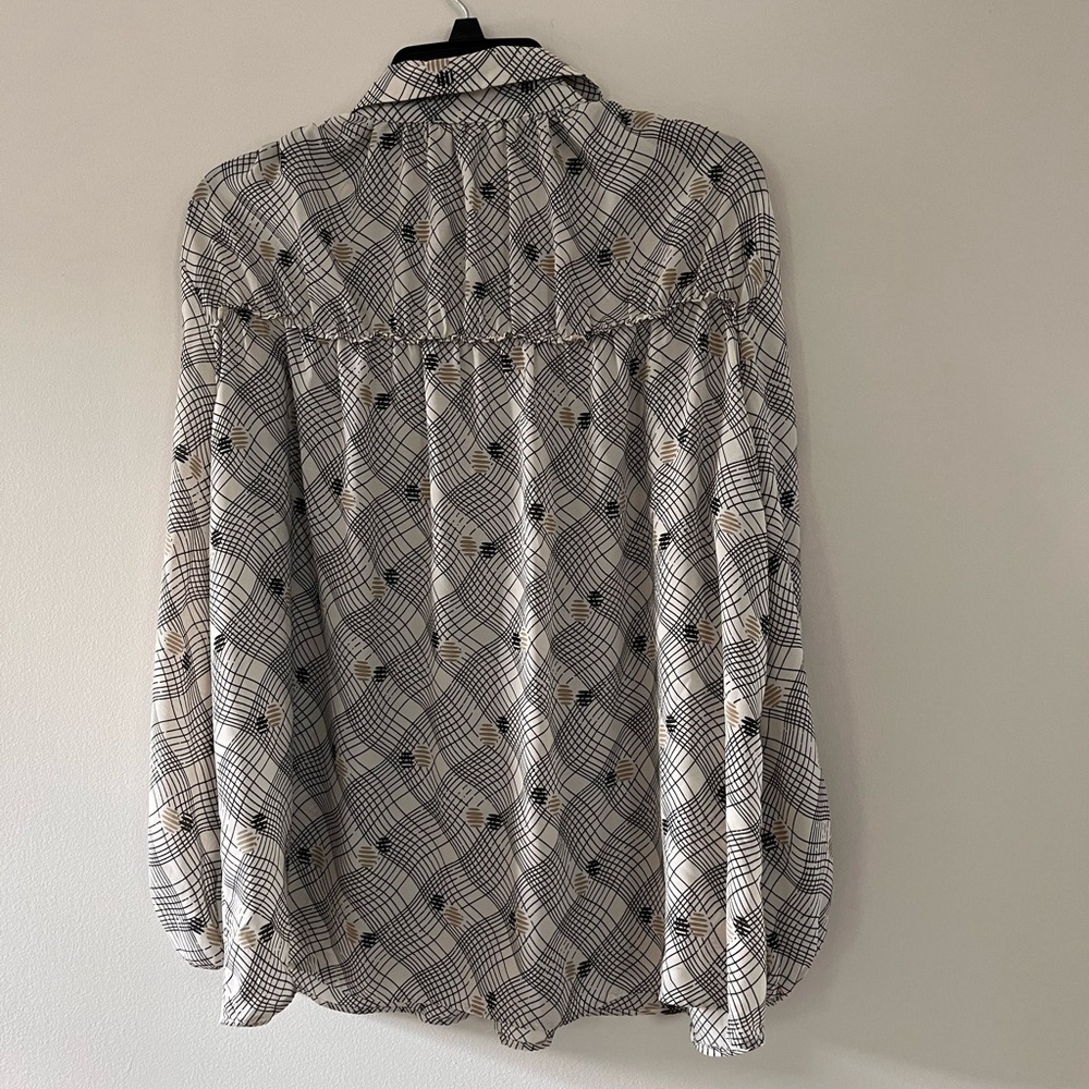 Max Studio Long Sleeves Ruffle Details Printed Blouse Top Sz Medium Beige - Picture 5 of 10